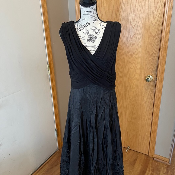 Patra Black V-Neck Soutache Gown Size 16 - Picture 2 of 8